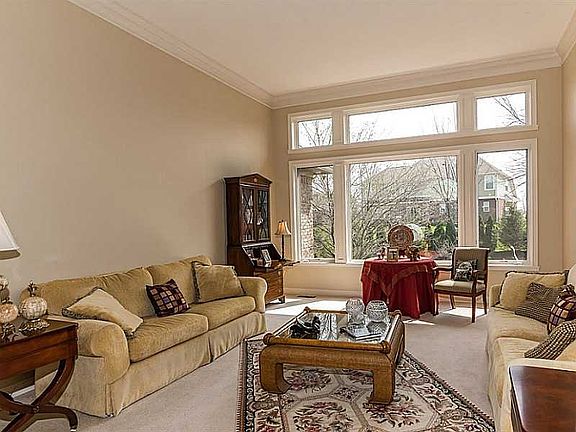 4th image of 16492 Gleneagles Ct