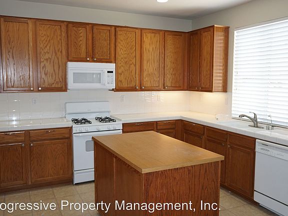5th image of 10622 Miami Ave
