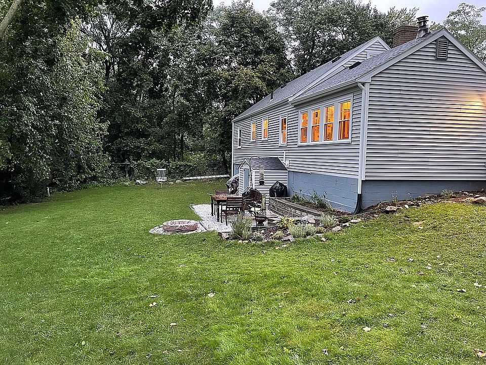 2nd image of 7 Ridgeway St