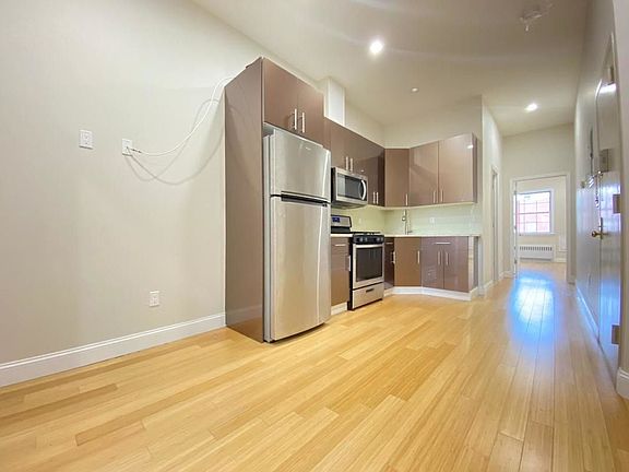 3rd image of 16 Park St APT 3R