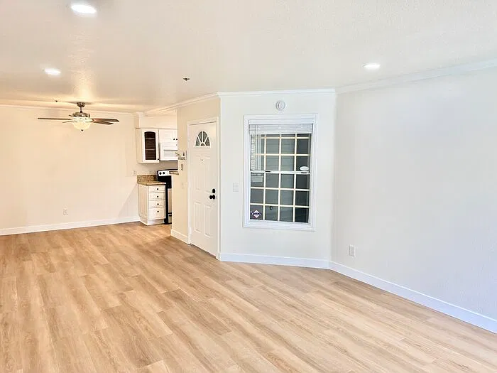 2 bed, 2.0 bath, 907 sqft, $2,995 — Photo 3