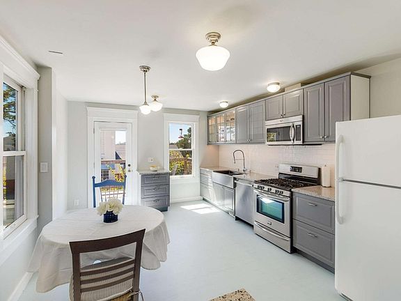 4th image of 700 Sacramento Street