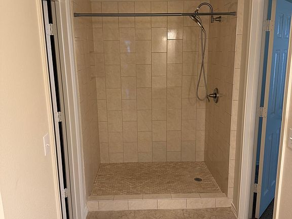 MASTER WALK IN SHOWER