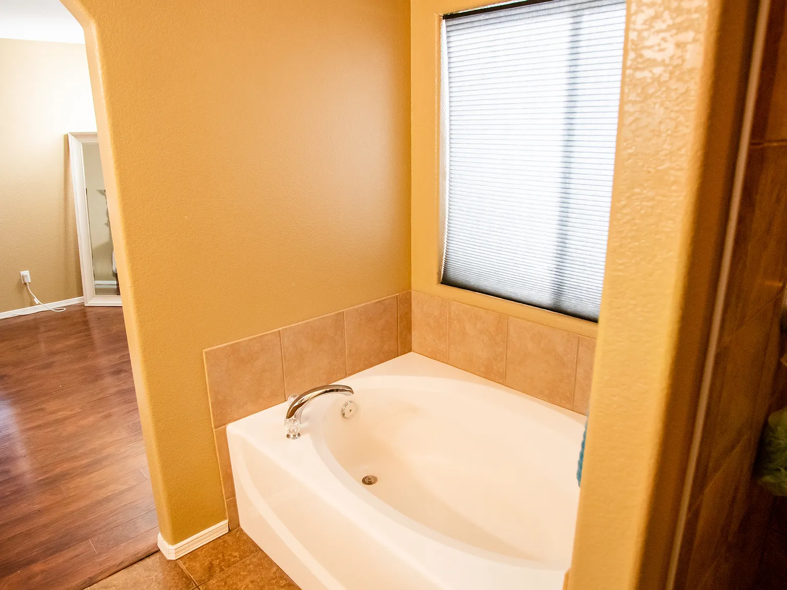 4 bed, 2058 sqft, $2,400 — Photo 3