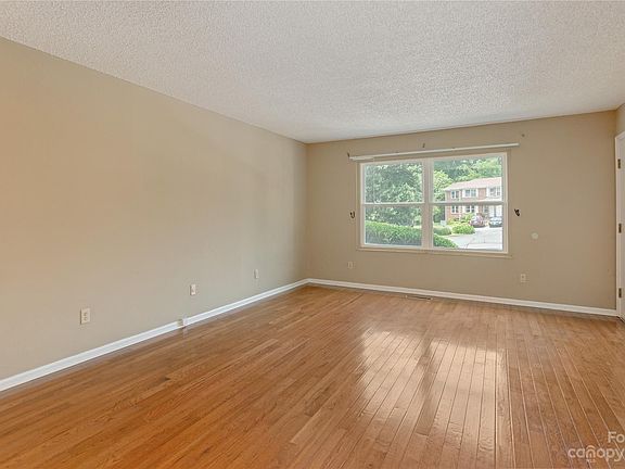 4th image of 27 Capri Ln APT 13D