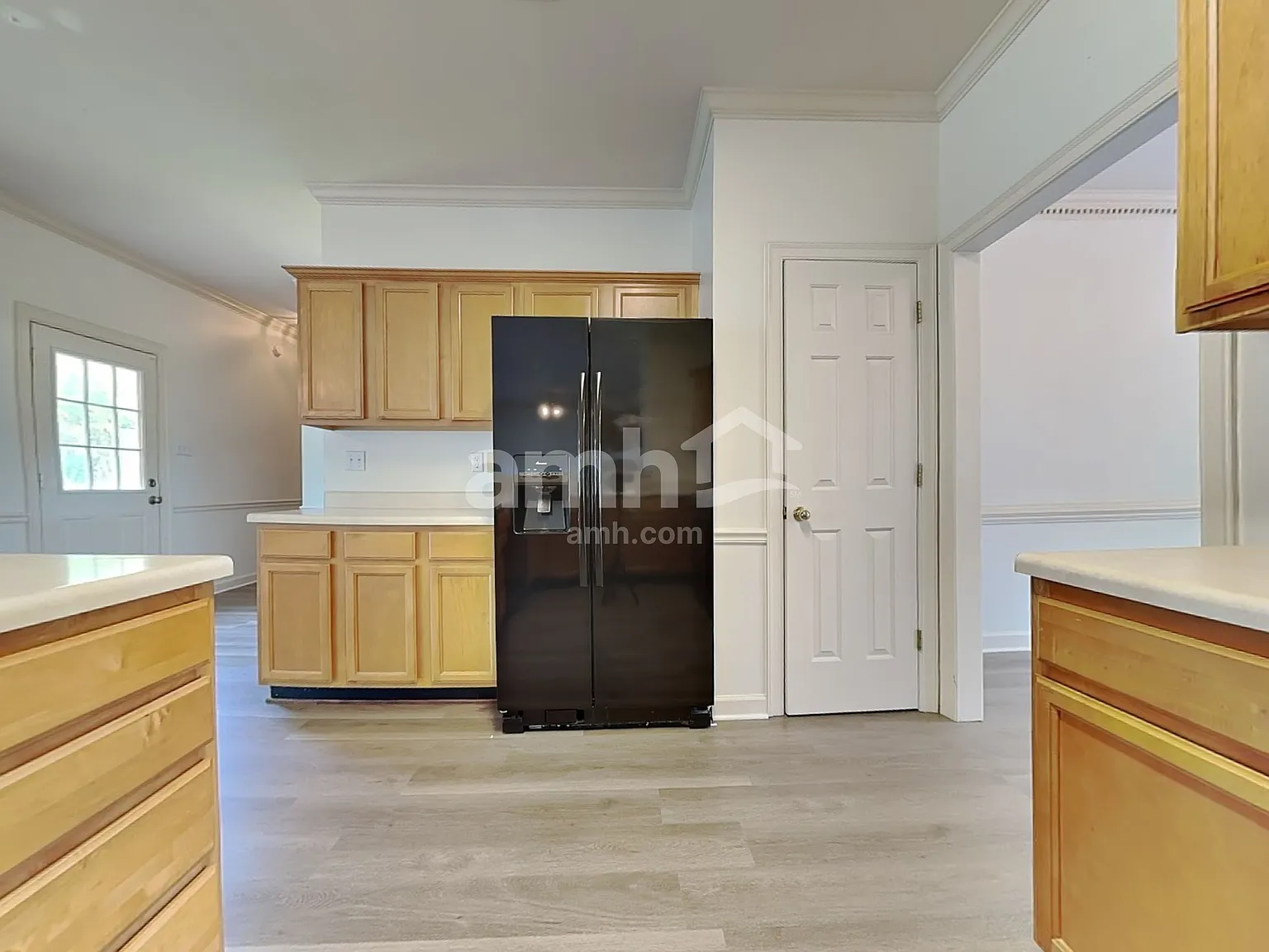 3 bed, 2.5 bath, 2897 sqft, $2,180 — Photo 4