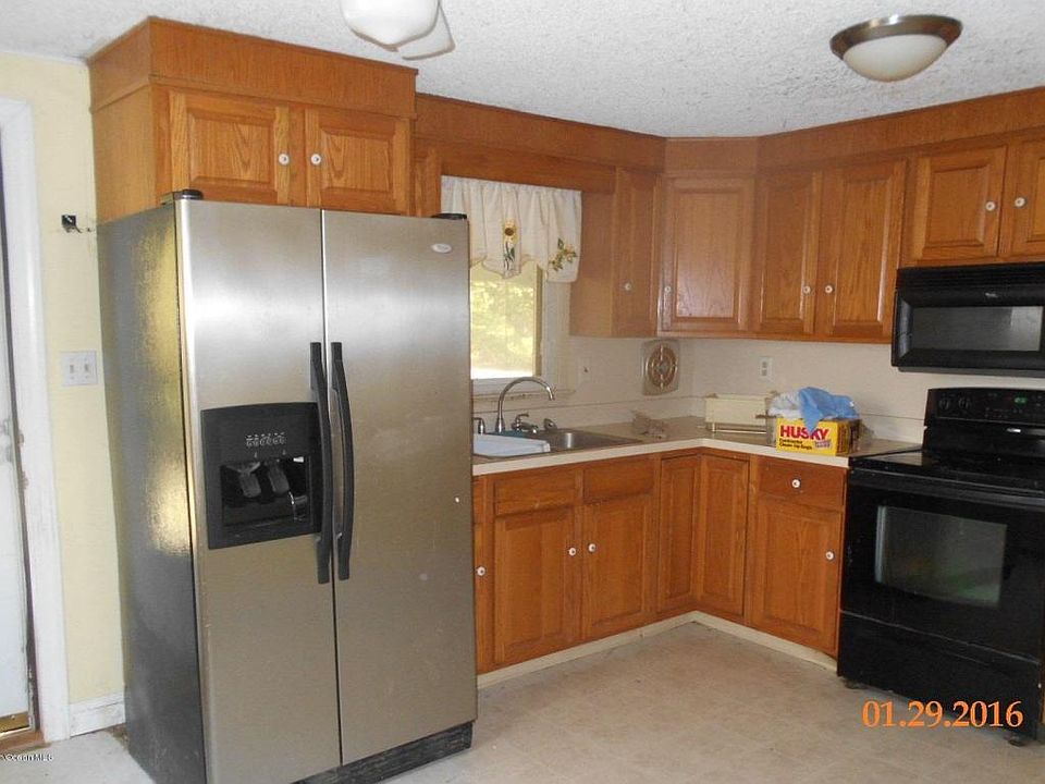 2nd image of 110 E Willets Ave