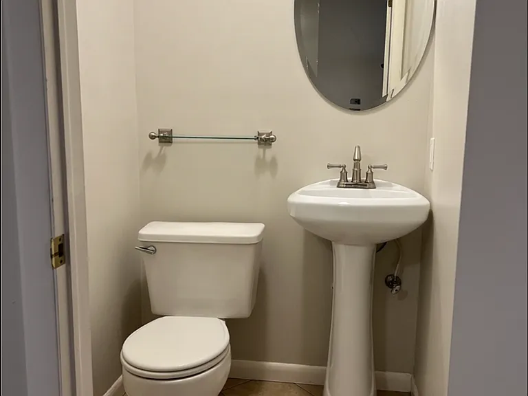 1813 S Laurelhurst Dr #1 — Photo 8