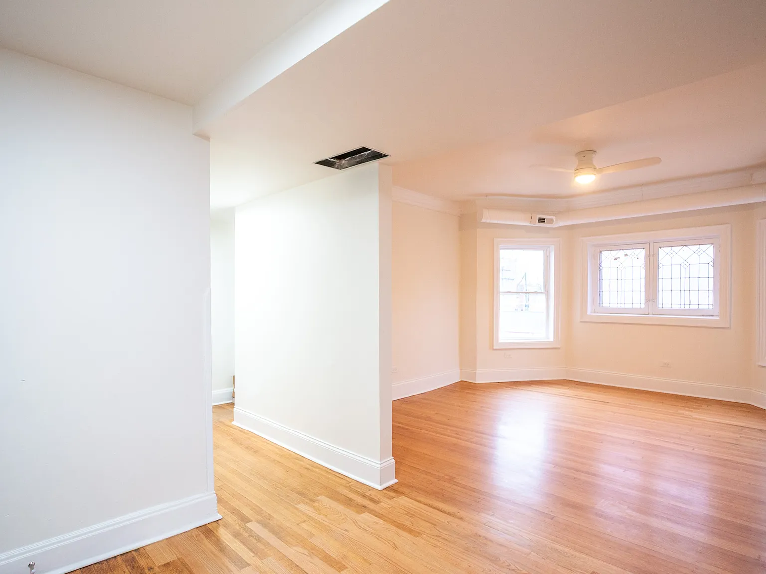 3 bed, 2100 sqft, $3,000 — Photo 3