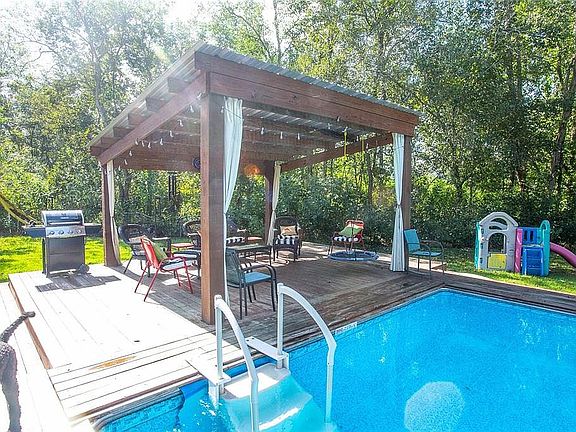 4th image of 115 Avenue F