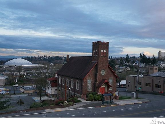 5th image of 2544 Tacoma Ave S