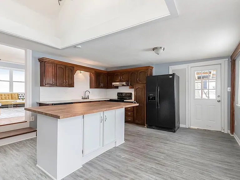 427 N Blake St — Photo 10