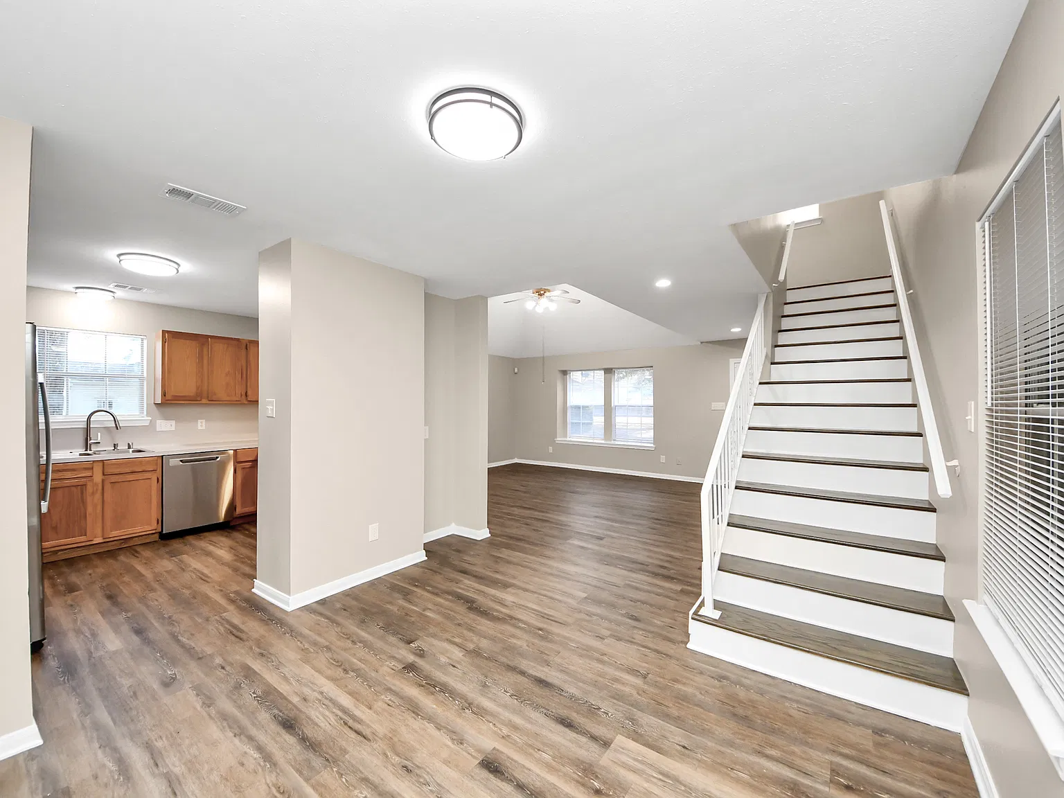 1165 Lovett St — Photo 2