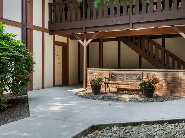 9 Foxwood Circle, Mount Kisco, NY 10549