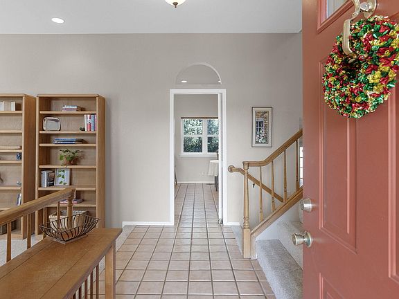 3rd image of 5742 Vista Bonita NE