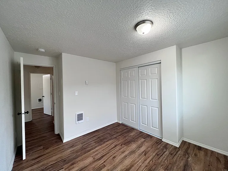 4702 NE 32nd Pl — Photo 7