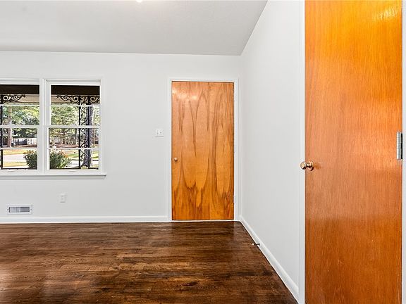 4th image of 1308 Denson Dr