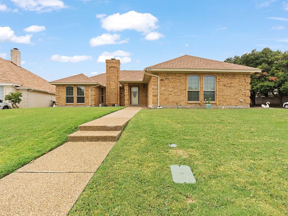 1st image of 3925 Brookway Dr