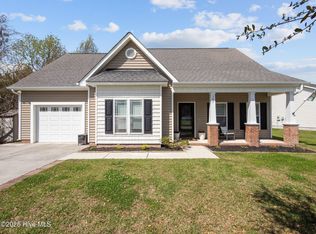 205 Low Country Ln, Swansboro, NC 28584