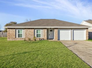 10827 W Mulberry Dr, La Porte, TX 77571