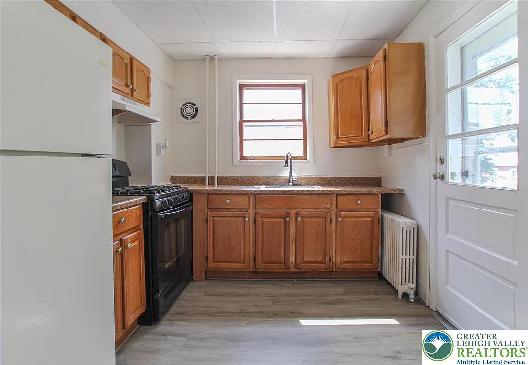 3 bed, 1200 sqft, $1,650 — Photo 4