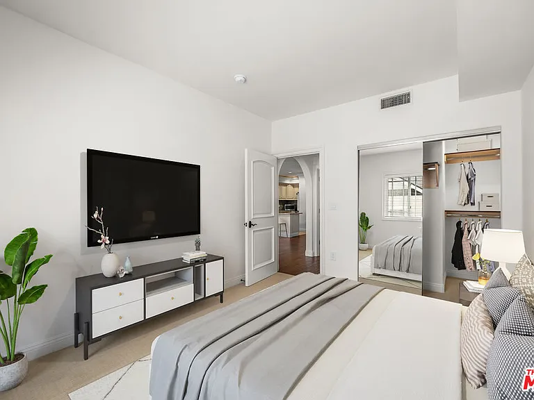 837 Crenshaw Blvd #301 — Photo 46