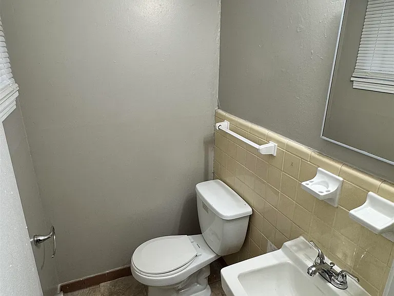 4748 Scottsdale Ave — Photo 12