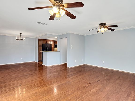 5th image of 846 Thistledown Dr APT 2