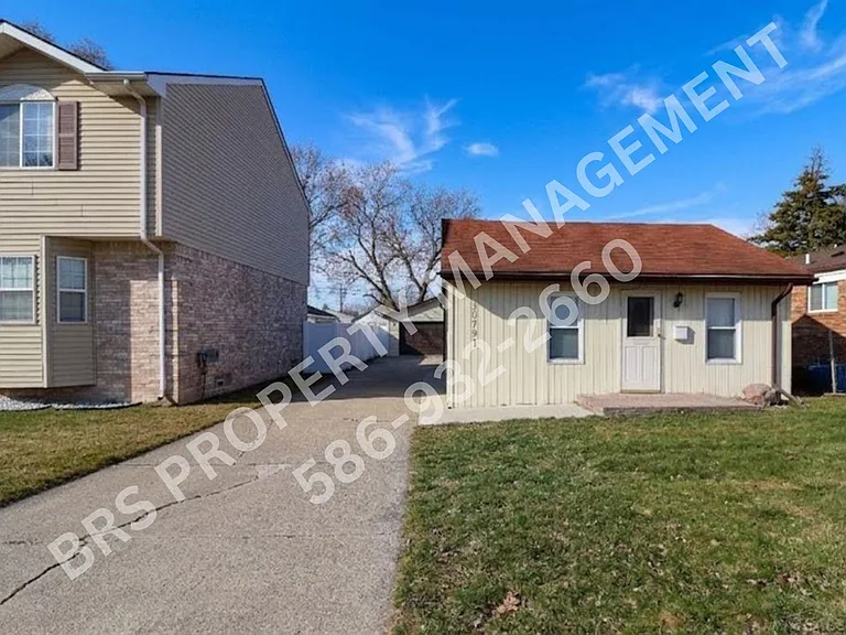 30791 Alger St — Photo 15