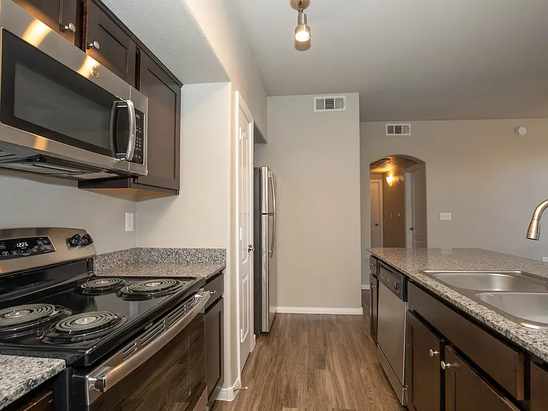 2a2/2b2 Renovated 959 SQFT 2 Bed 2 Bath