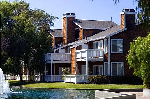 1 Marina Lakes Dr — Photo 2