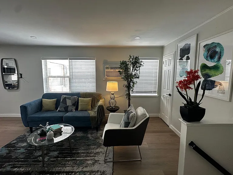 Lakeview Apartments — Photo 6