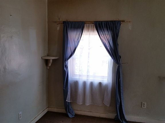 4th image of 710 Kathryn Ave