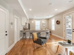 4 Wakefield Ave APT 3, Wakefield, MA 01880