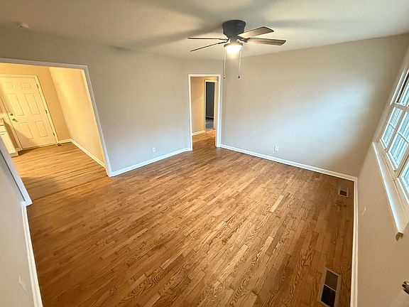 3rd image of 2226 N Kentwood Ave