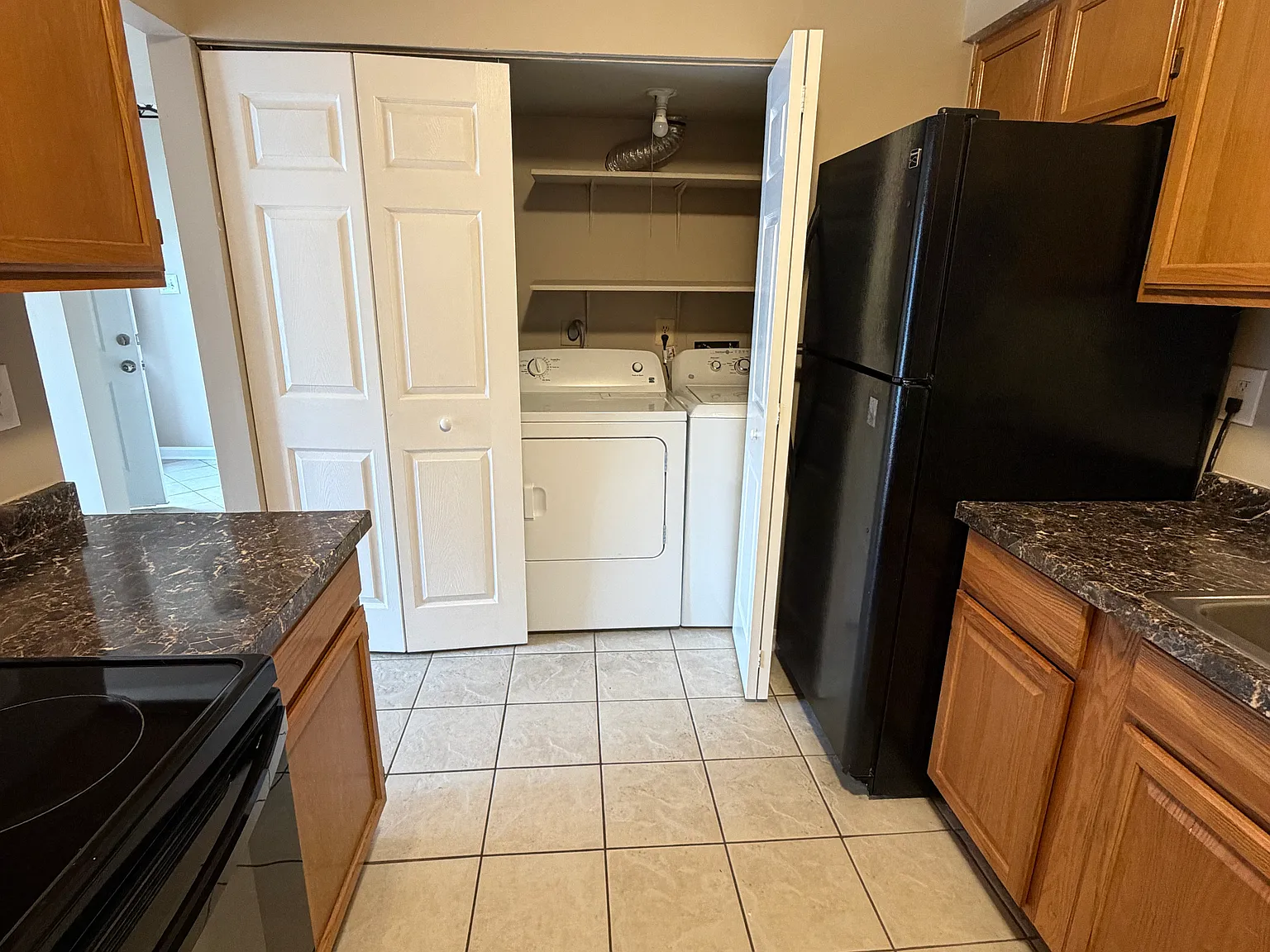3 bed, 1200 sqft, $2,525 — Photo 3