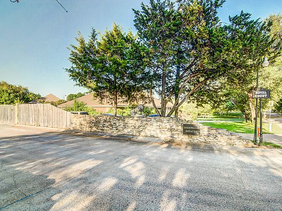 3rd image of 115 Royal Ct