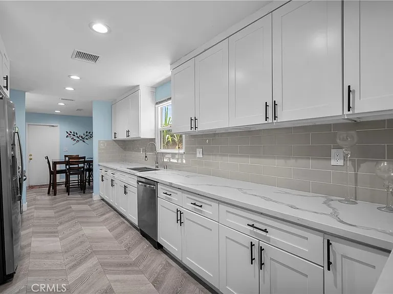 20110 Kinzie St — Photo 13