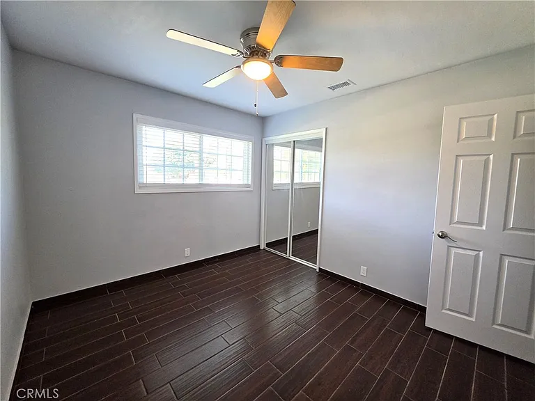 221 E Maple St — Photo 9
