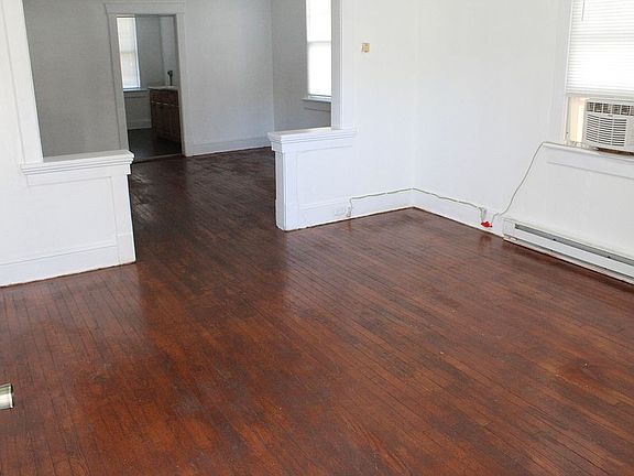 3rd image of 2118 Evergreen Pl