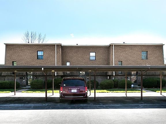 3rd image of 3610 Candlewyck Club Dr APT C