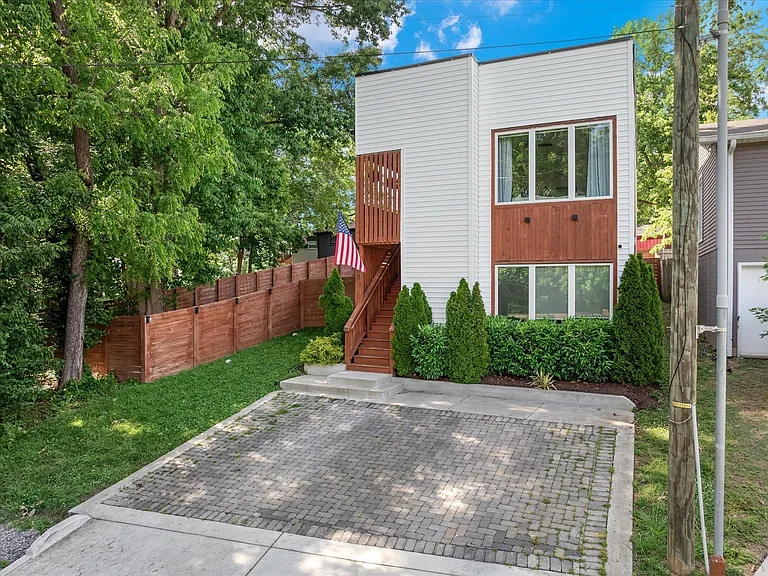 308 Sunliner Dr — Photo 3