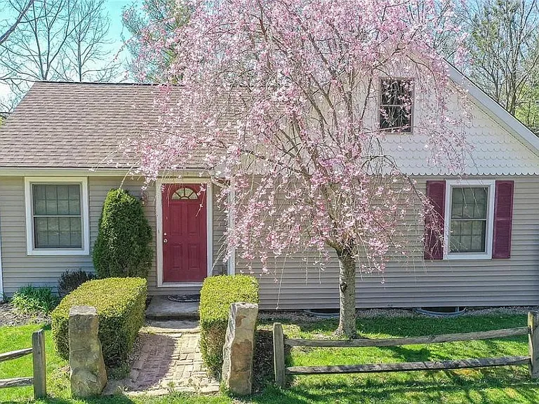 835 Bellus Rd — Photo 1