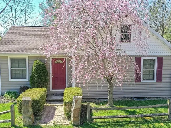 835 Bellus Rd, Hinckley, OH 44233