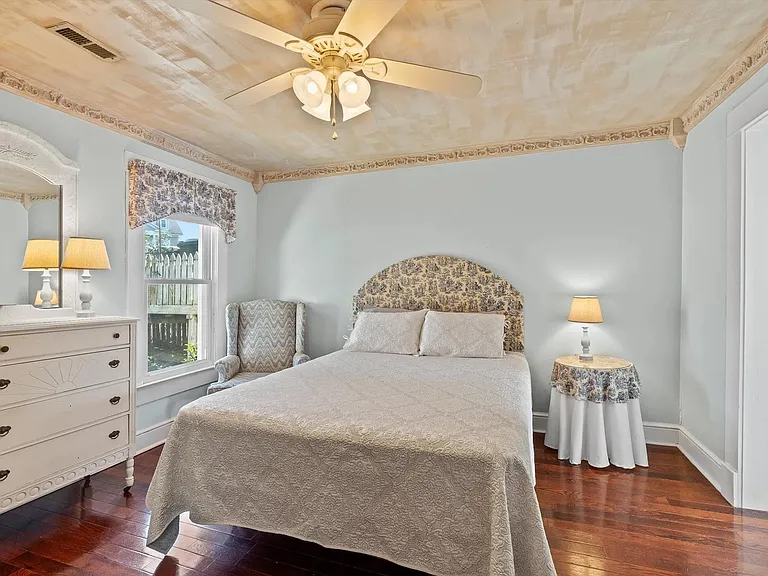 549 S Crest Rd #1 — Photo 3