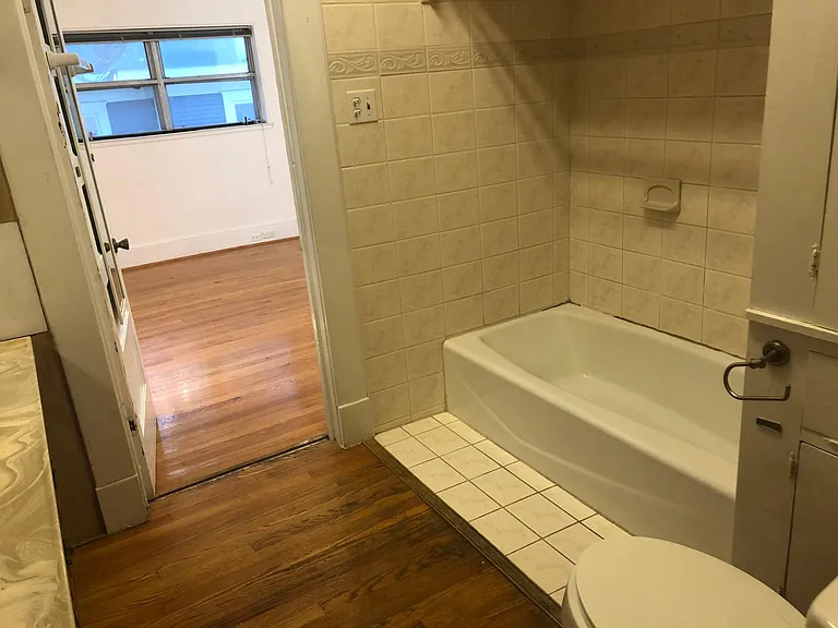 903 Blanco St — Photo 5