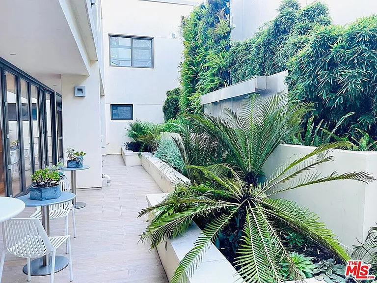 1122 Gayley Ave #408 — Photo 33