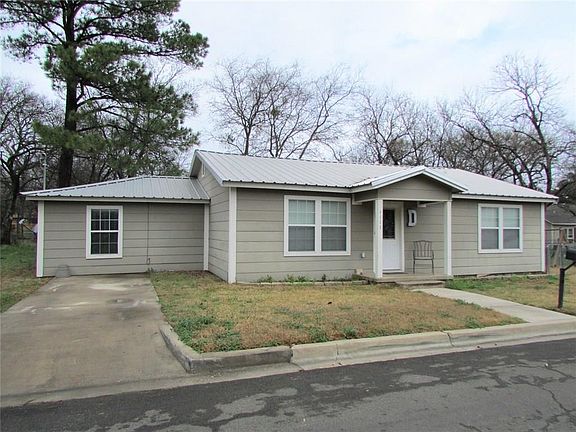 2nd image of 1111 W Pecan St
