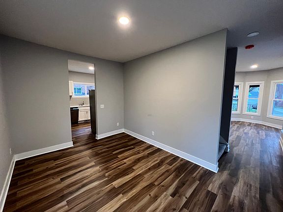 4th image of 98 Hawthorne Ave