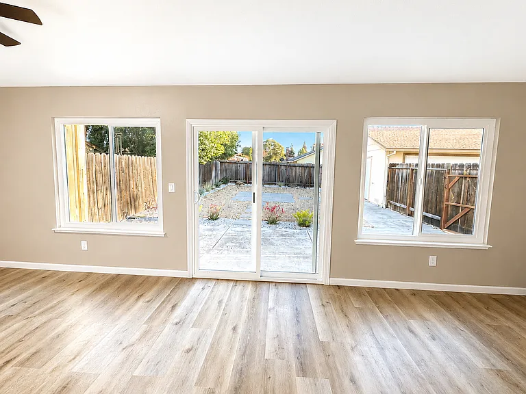 1565 Buttercup Ct — Photo 11